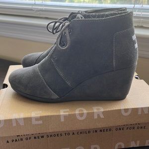 Toms Desert Wedge Sandals: Castlerock: Grey Suede: Size 7